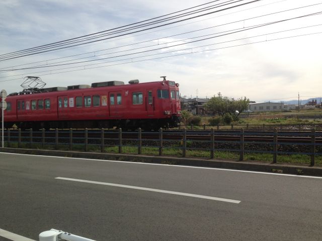 赤いボデーの名鉄電車