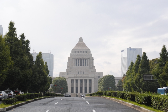 選挙に行かないあなたには、日本が他の国に行って戦争をする国になっても文句を言う権利はない