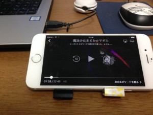 大小のダブルクリップで、簡単にスマホ立てを作る方法