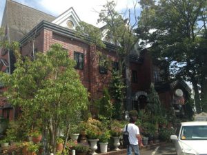 洋館みたいな建物がオシャレ！稲沢市祖父江町の喫茶店エビアン・グローイングアップ