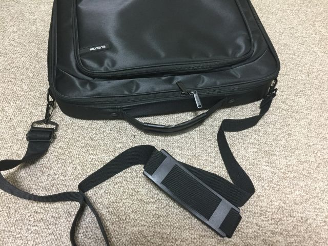 17.3インチのノートパソコンを持ち運べるPCバッグを買いました