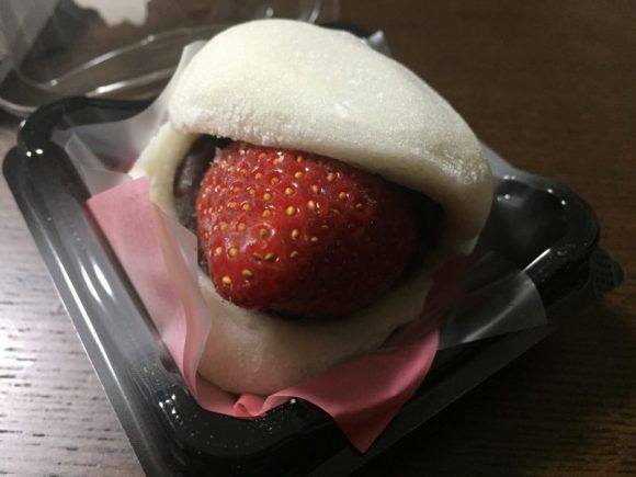 稲沢市の和菓子屋「よし乃六泉」のいちご大福。ウマし！