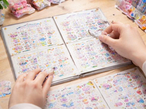 コレクションに必須のシール帳は手に入る？