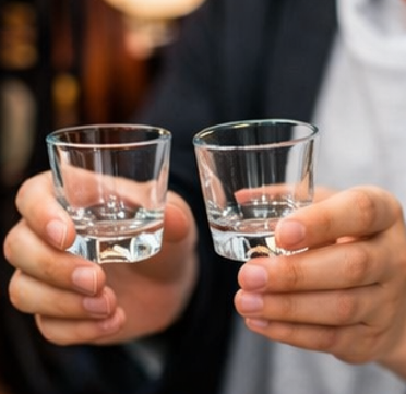 カクヤスのショットグラス付き